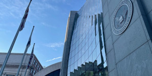Beitragsbild des Blogbeitrags SEC erhebt Anklage gegen Krypto-Investmentberater wegen Veröffentlichung irreführender “hypothetischer Leistungsvorhersagen”