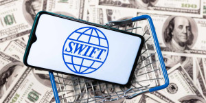 Beitragsbild des Blogbeitrags SWIFT-Daten zeigen: US-Dollar behauptet Dominanz im globalen Zahlungsverkehr 