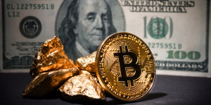 Beitragsbild des Blogbeitrags Bloomberg Expert Analyst erklärt, warum ein Rückgang auf 10.000 US-Dollar nicht schlecht für Bitcoin ist 