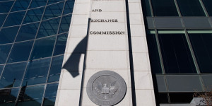 Beitragsbild des Blogbeitrags Längere Wartezeit für 7 Spot Bitcoin ETFs, da SEC weitergehende Analyse fordert.