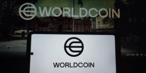 Beitragsbild des Blogbeitrags Worldcoin verzeichnet sprunghaften Anstieg der Registrierungen in Argentinien: 9,5K Benutzer an einem einzigen Tag verifiziert 