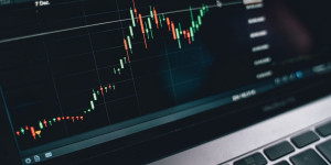 Beitragsbild des Blogbeitrags Curve (CRV)-Handelsvolumen brach in 2 Monaten um 97 % ein
