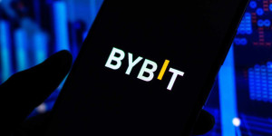 Beitragsbild des Blogbeitrags Crypto Exchange Bybit stellt Dienste im Vereinigten Königreich ein, um neuen Vorschriften nachzukommen. 