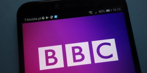 Beitragsbild des Blogbeitrags BBC hebt Sam Bankman-Fried mit der Show „Downfall of the Crypto King“ hervor