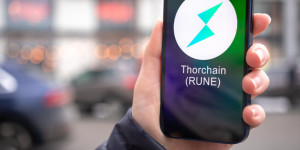 Beitragsbild des Blogbeitrags Maker (MKR), THORChain (RUNE) explodieren; Bitcoin kostet erneut 27.000 US-Dollar