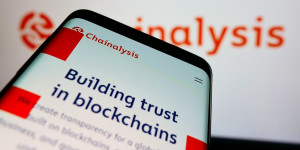 Beitragsbild des Blogbeitrags Chainalysis entlässt weitere Mitarbeiter in einer neuen Runde von Kürzungen im Kryptobereich. 