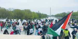 Beitragsbild des Blogbeitrags Pro-israelische und pro-palästinensische Demonstranten treten auf den Straßen Manhattans gegeneinander an 