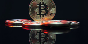 Beitragsbild des Blogbeitrags Der Absturz von Bitcoin unter 27.000 US-Dollar löst bei Anlegern Angst aus: Kommt es zu einer Erholung?