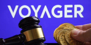 Beitragsbild des Blogbeitrags CFTC verklagt Ex-CEO von Krypto-Kreditgeber Voyager wegen Betrugs
