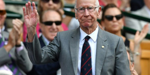 Beitragsbild des Blogbeitrags Der englische Weltmeister Bobby Charlton ist im Alter von 86 Jahren gestorben 