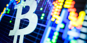 Beitragsbild des Blogbeitrags Bitcoin, Ethereum Technische Analyse: BTC nähert sich 31.000 $, während der S&P 500 auf den tiefsten Stand seit 4 Monaten stürzt.