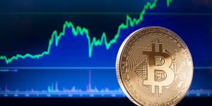 Beitragsbild des Blogbeitrags Bitcoin, Ethereum technische Analyse: BTC erholt sich von jüngsten Verlusten und startet ins Wochenende. 