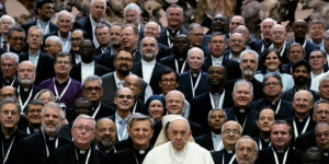 Beitragsbild des Blogbeitrags Katholische Synode eröffnet Frage nach weiblichen Diakonen 