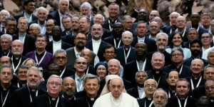 Beitragsbild des Blogbeitrags Katholische Synode eröffnet Frage nach weiblichen Diakonen