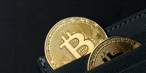 Beitragsbild des Blogbeitrags Crypto-Börsen kämpfen vor dem Bitcoin-Halving mit historischen Liquiditätsengpässen