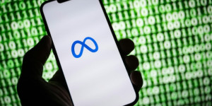 Beitragsbild des Blogbeitrags Die EU verbietet Metas Nutzung personenbezogener Daten für verhaltensbasierte Werbung