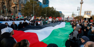 Beitragsbild des Blogbeitrags Tausende marschieren in Berlin aus Solidarität mit den Palästinensern
