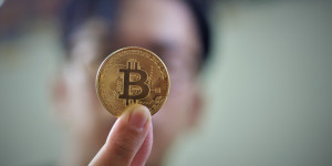 Beitragsbild des Blogbeitrags Musks Pläne für X, Feier von Satoshis bahnbrechendem Whitepaper, Bitcoin-ETF-Prognosen und mehr