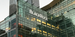 Beitragsbild des Blogbeitrags BlackRocks Schritt in Richtung Ethereum ETF treibt den Aufschwung des Kryptomarktes voran 