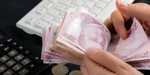 Beitragsbild des Blogbeitrags UniswapFinanzieller Gewinn von ‘s: Neues Gebührenmodell bringt inmitten der DeFi-Raserei über 1 Million US-Dollar in einem Monat ein