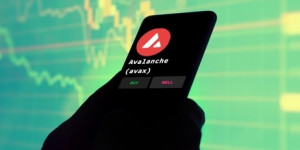 Beitragsbild des Blogbeitrags Die optimistische Stimmung umgibt den AVAX-Preis, da die Republik die Einführung übernimmt Avalanche Blockchain