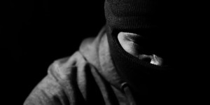 Beitragsbild des Blogbeitrags CZ enthüllt Entführung von Kunden-Executives, Hive erhöht Mining-Leistung, Blackrock zu ETH ETFs