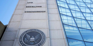 Beitragsbild des Blogbeitrags SEC-Bericht über die Empfehlung eines Bitcoin-ETF beflügelt Hoffnung auf Zulassung – Krypto-Industrie betrachtet es als “echten Fortschritt”