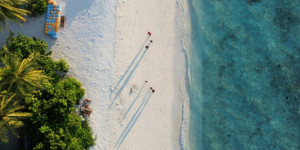 Beitragsbild des Blogbeitrags Die Malediven bekämpfen den steigenden Meeresspiegel durch den Bau von Festungsinseln 