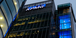 Beitragsbild des Blogbeitrags KPMG und Chainalysis kooperieren zur Verbesserung der Krypto-Betrugserkennung und -compliance. 