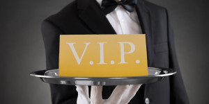 Beitragsbild des Blogbeitrags Die amerikanischen VIPs von Binance: Ein aufschlussreicher Blick auf den Einfluss von wohlhabenden Personen im Zusammenhang mit der DOJ-Einigung