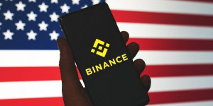 Beitragsbild des Blogbeitrags Changpeng Zhao tritt aus dem Vorstand von Binance.US zurück