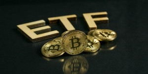 Beitragsbild des Blogbeitrags Bitcoin strebt neue Höchststände an, da Bloomberg-Analyst bekräftigt, dass die Chance auf eine ETF-Genehmigung im Januar bei 90 % liegt