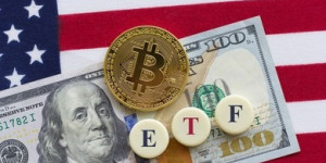 Beitragsbild des Blogbeitrags Genehmigungsdatum für Bitcoin-ETFs vom Experten angegeben: SEC-Entscheidung wird vom 5. bis 10. Januar 2024 erwartet