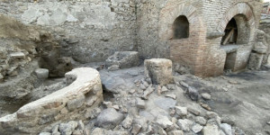 Beitragsbild des Blogbeitrags „Gefängnisbäckerei“ im antiken Pompeji gefunden