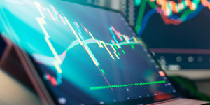 Beitragsbild des Blogbeitrags Gewinner und Verlierer bei Kryptowährungen: BTT und BONK steigen trotz allgemeinem Rückgang an. 