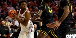 Beitragsbild des Blogbeitrags LeBrons Sohn Bronny James gibt nach Herzstillstand sein College-Hoops-Debüt
