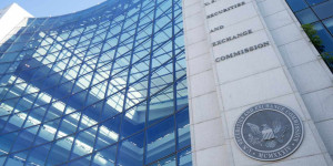 Beitragsbild des Blogbeitrags SEC trifft sich mit Blackrock, Fidelity, Franklin Templeton und Grayscale, um ihre Spot Bitcoin ETF-Anträge zu besprechen.