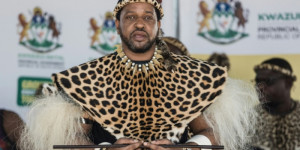 Beitragsbild des Blogbeitrags Urteil über „rechtswidrigen“ Zulu-König schockiert Südafrika 