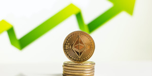 Beitragsbild des Blogbeitrags Ethereum Springt von der Unterstützungszone ab: Weg zu einem neuen Allzeithoch?