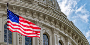 Beitragsbild des Blogbeitrags US-Gesetzgeber kritisieren SEC und Chair Gensler wegen Weigerung, klare Regulierung für die Kryptoindustrie bereitzustellen.
Kritik an SEC und Chair Gensler wegen fehlender Regulierung für Kryptoindustrie.