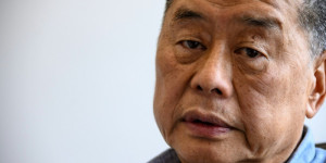 Beitragsbild des Blogbeitrags Die USA und Großbritannien fordern zu Beginn des Prozesses die Freilassung des Hongkonger Medienmagnaten Jimmy Lai