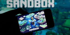 Beitragsbild des Blogbeitrags Die Sandbox trifft in dieser neuen Kryptowährung, die den Fokus der Anleger auf sich zieht, auf einen gewaltigen Gegner