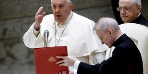 Beitragsbild des Blogbeitrags Papst verurteilt unflexible Ideologien 