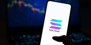 Beitragsbild des Blogbeitrags Solana Saga-Bestellungen werden verschrottet, da das 30-Millionen-Dollar-BONK-Token-Paket den Wert des Geräts in den Schatten stellt