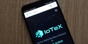 Beitragsbild des Blogbeitrags IoTeX, Bitcoin und Solana boomen, während Pullix zu einer einzigartigen hybriden DeFi-Börse wird