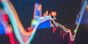Beitragsbild des Blogbeitrags Curve-Gründer transferiert über 23 Millionen CRV zu Binance. Ist es Zeit, Gewinne mitzunehmen?
