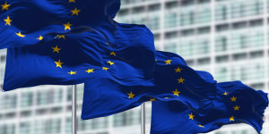 Beitragsbild des Blogbeitrags Bericht: EU stellt nur 6% der Bitcoin-Mining-Hashrate dar, USA führen China deutlich an.