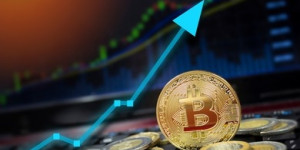 Beitragsbild des Blogbeitrags Bitcoin-Preisanalyse: Aufsteigendes Parallelkanalmuster deutet auf 57.000-Dollar-Ziel hin 