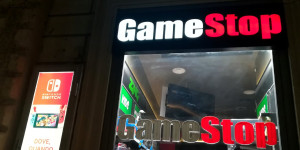 Beitragsbild des Blogbeitrags Gamestop stoppt Kryptowährungs-Abenteuer: Schließung des NFT-Marktplatzes droht 