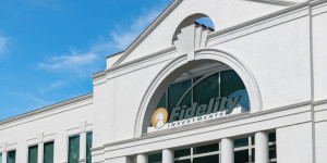 Beitragsbild des Blogbeitrags Fidelitys FBTC erzielt Zuflüsse in Höhe von 1 Milliarde US-Dollar, der Vorverkauf von Pullix PLX bringt 3,89 Millionen US-Dollar ein